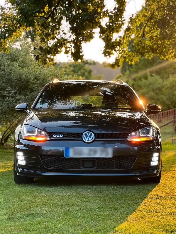 Grau Gebraucht 2015 VW Golf VII GTD Kombi | 14.000 € (Fairer Preis) - Bild 1/4