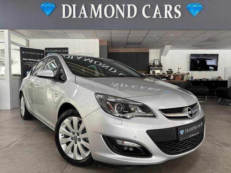Silber Gebraucht 2014 Opel Astra Energy Limousine | 9.990 € (Etwas zu teuer) - Bild 1/4