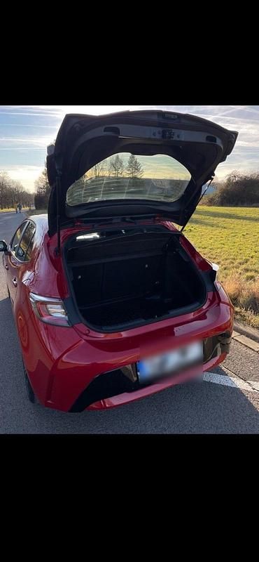 Gebraucht Toyota Corolla Team 98 PS (72 kW) 2021 Rot Limousine