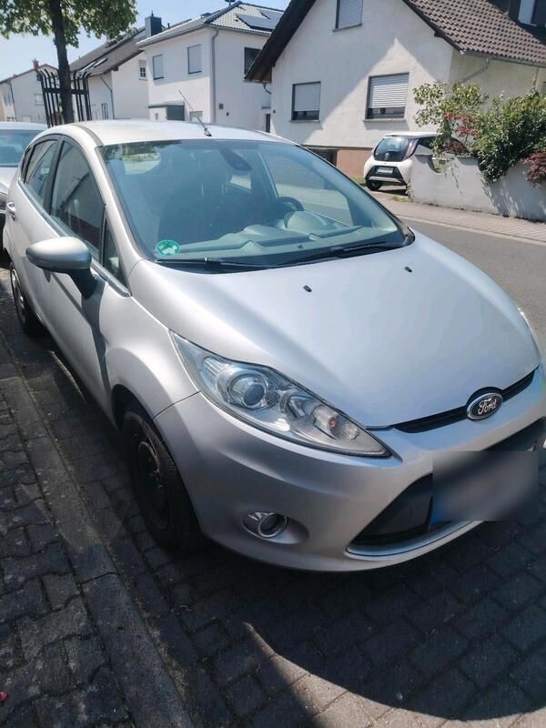 Silber Gebraucht 2010 Ford Fiesta Kleinwagen | 3.900 € (Fairer Preis) - Bild 1/4