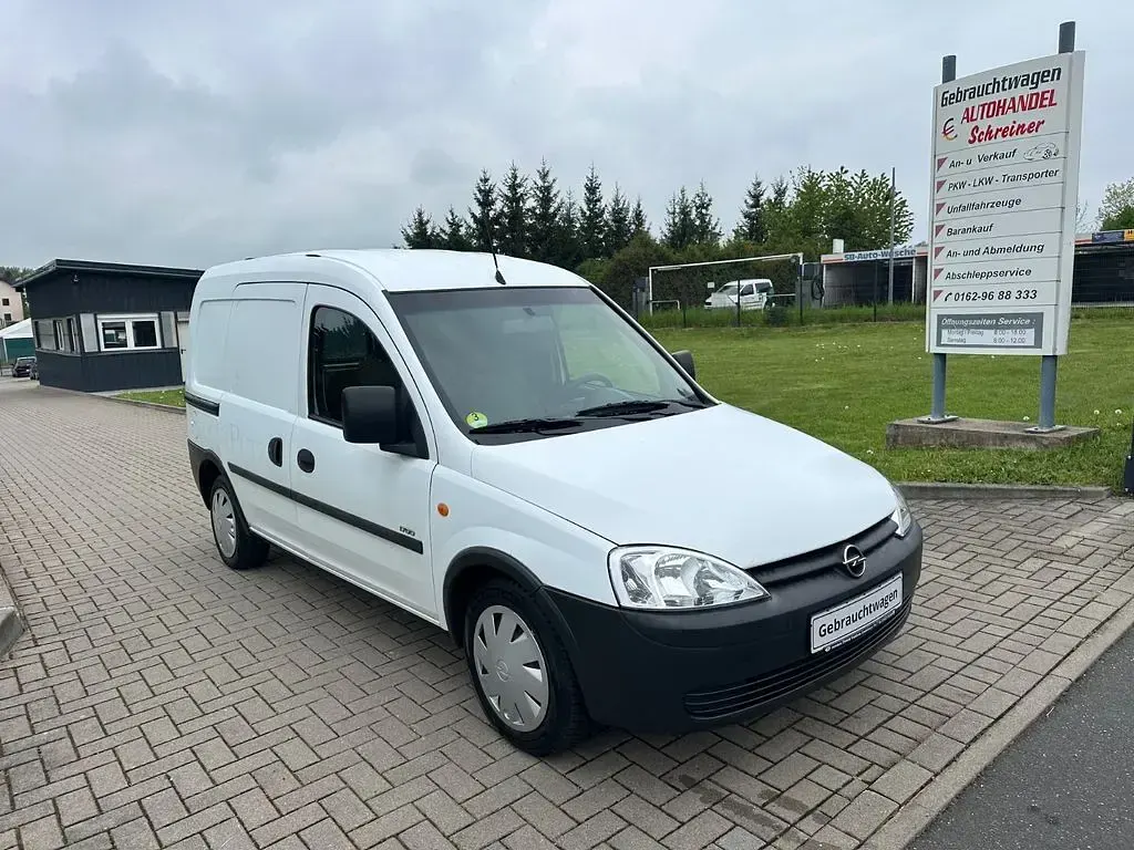 Używany Opel Combo 65 KM (47 kW) 2002 Biały Minivan