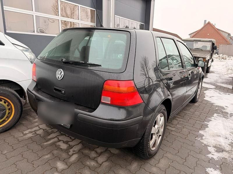 Gebraucht VW Golf IV 100 PS (73 kW) 2000 Schwarz Kleinwagen