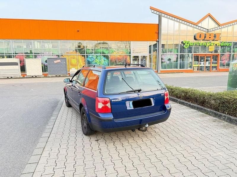 Gebraucht VW Passat Basis 116 PS (85 kW) 2001 Blau Kombi