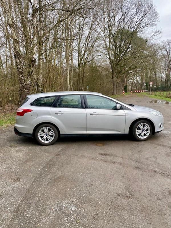 Gebraucht Ford Focus 125 PS (91 kW) 2014 Silber Kombi