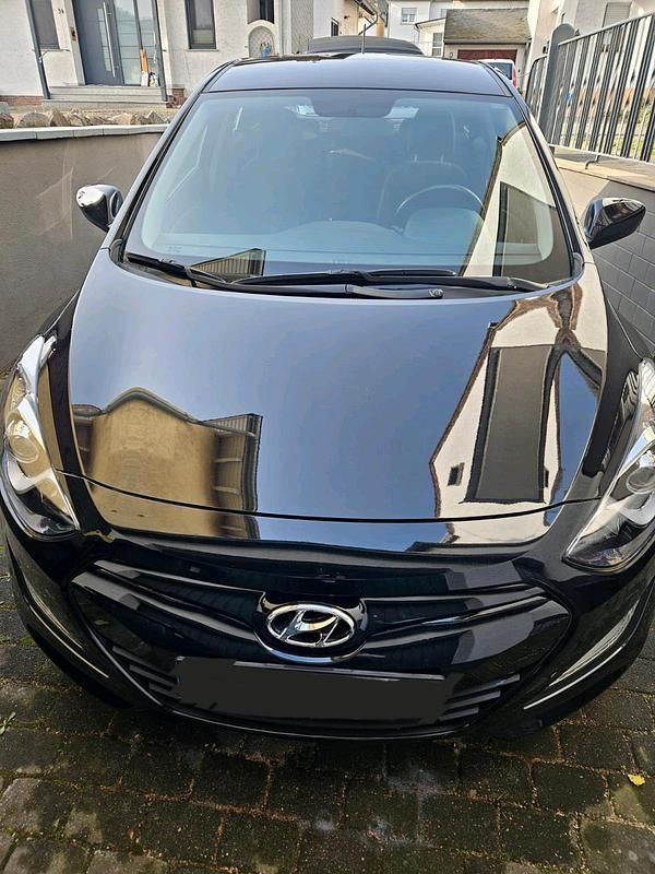 Gebraucht Hyundai i30 99 PS (72 kW) 2014 Schwarz Kleinwagen