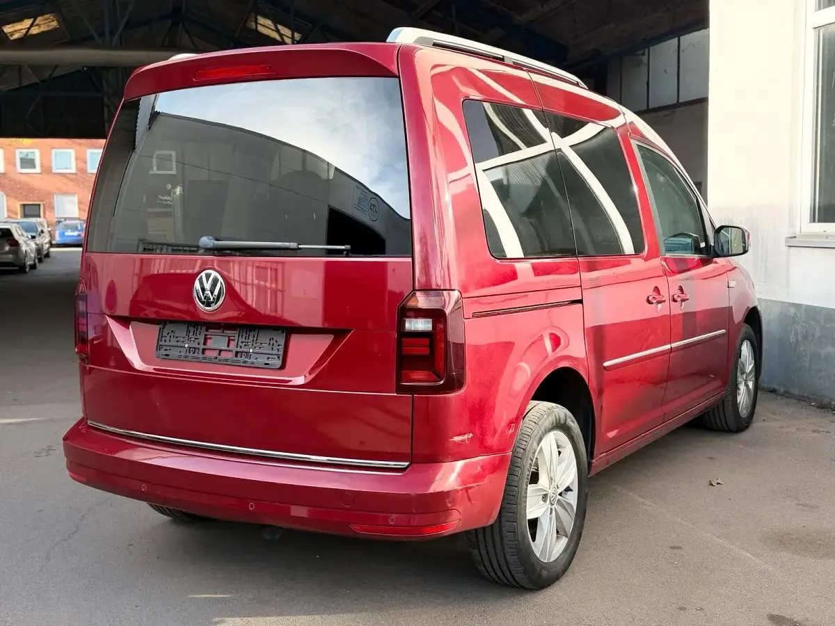 Używany VW Caddy 110 KM (80 kW) 2015 Czerwony Minivan