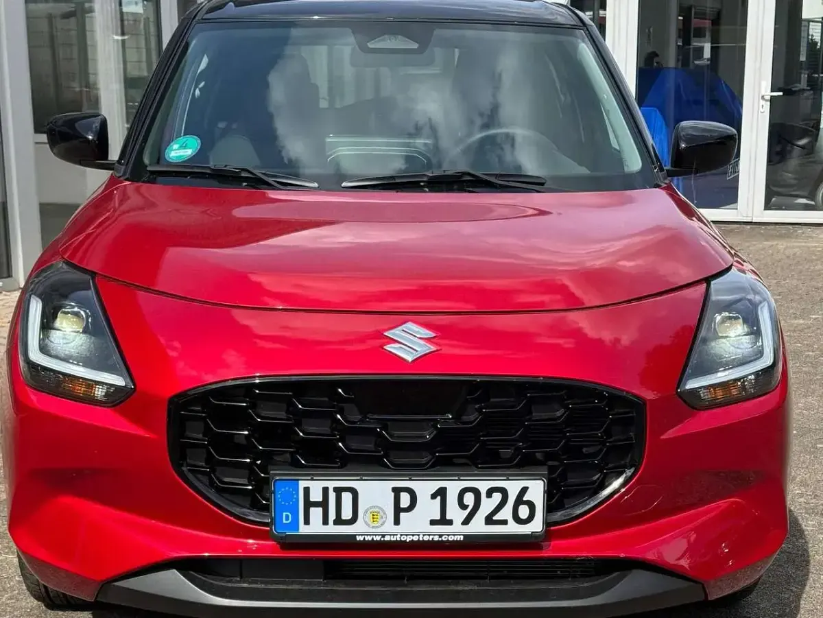 Gebraucht Suzuki Swift Comfort 83 PS (61 kW) 2026 Burning red pearl metallic/su Kleinwagen
