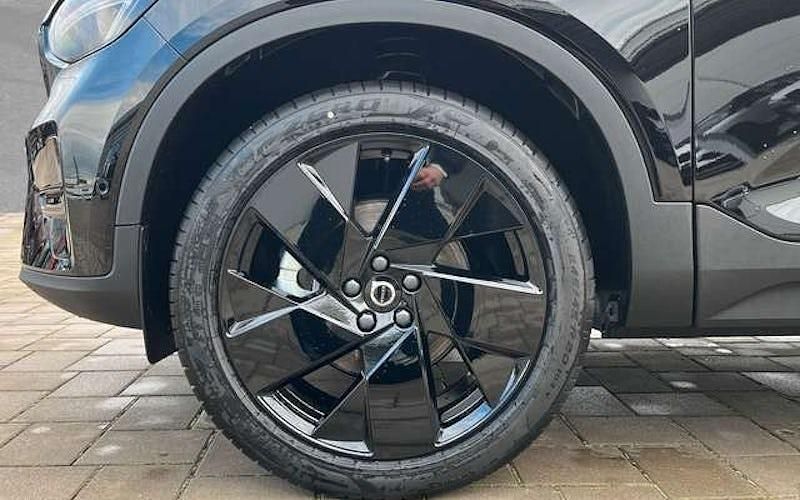 Gebraucht Volvo XC40 Plus 163 PS (119 kW) 2025 Onyx schwarz SUV