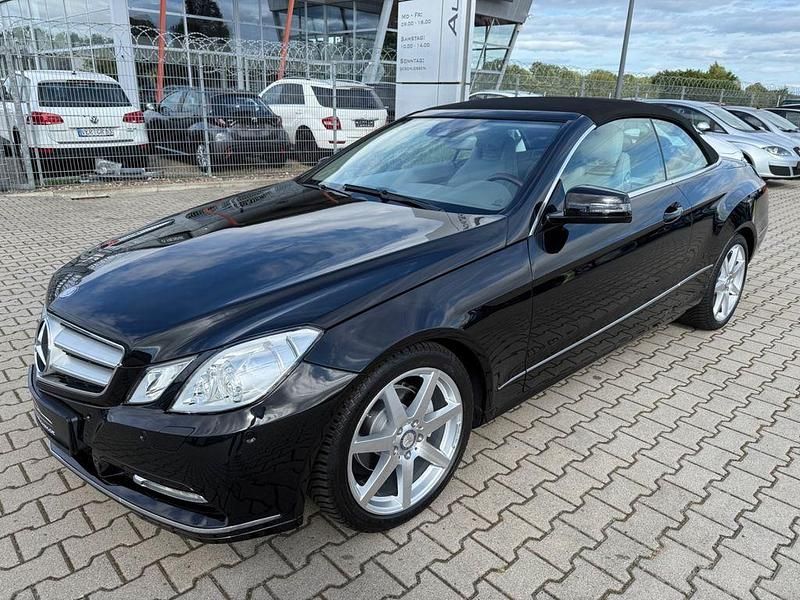 Schwarz Gebraucht 2012 Mercedes E250 Cabrio | 24.900 € - Bild 1/4