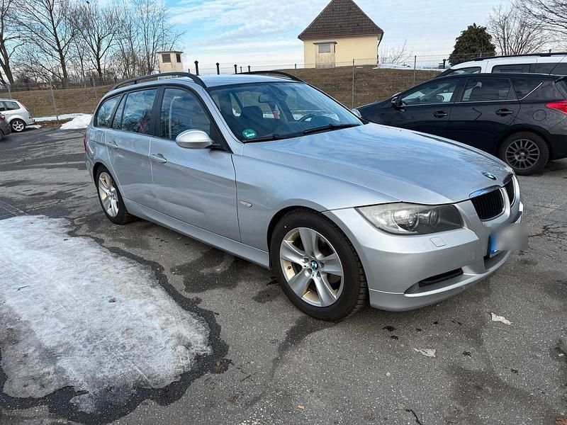 Silber Gebraucht 2007 BMW 320 Kombi | 2.300 € (Guter Preis) - Bild 1/4