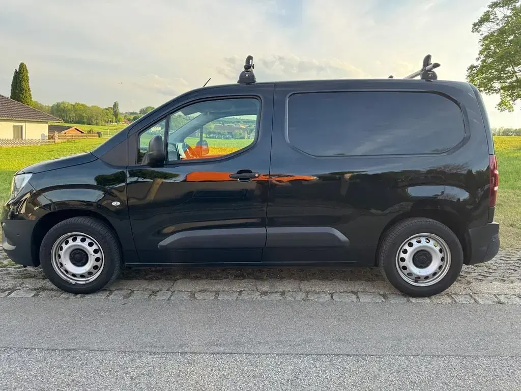 Gebraucht Opel Combo Selection 131 PS (96 kW) 2020 Onyx schwarz/black Van / Kleinbus
