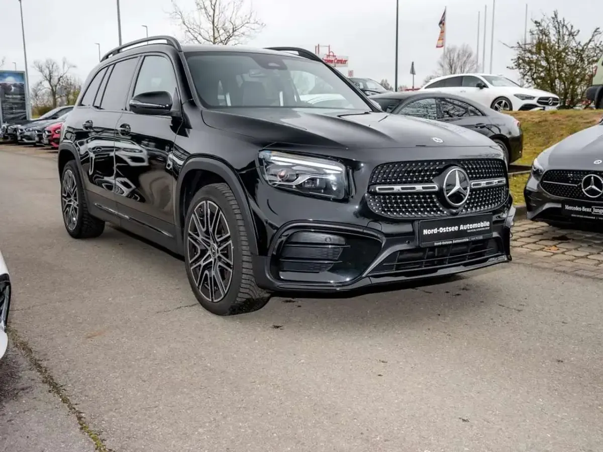 Gebraucht Mercedes GLB200 AMG line 150 PS (110 kW) 2025 Metalliclack kosmosschwarz SUV