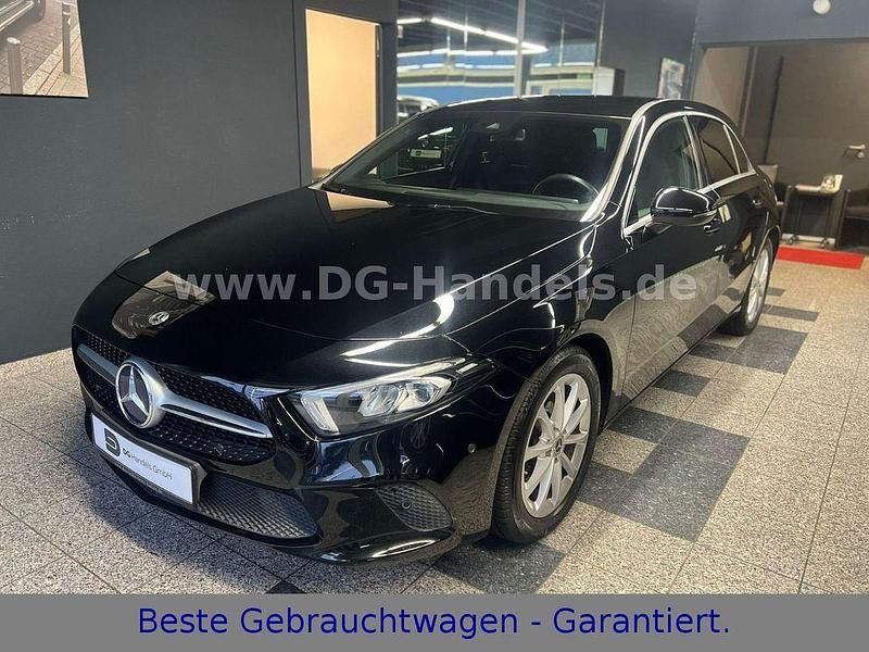 Gebraucht Mercedes A200 Progressive 163 PS (119 kW) 2018 Kosmosschwarz (metallic) Limousine