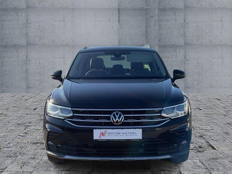 Gebraucht VW Tiguan Sport 200 PS (147 kW) 2022 Deep black perleffekt SUV