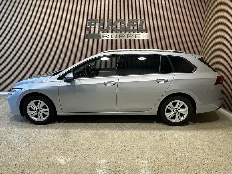 Gebraucht VW Golf VIII Life 200 PS (147 kW) 2024 Silber Kombi