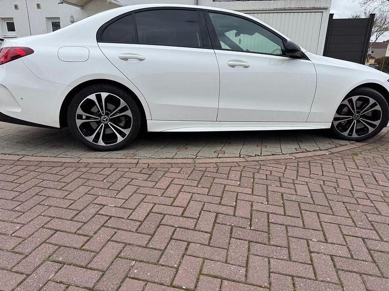 Gebraucht Mercedes C220 AMG line 200 PS (147 kW) 2022 Weiß Limousine