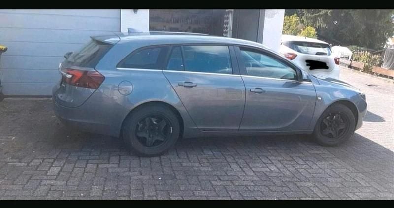 Grau Gebraucht 2016 Opel Insignia Kombi | 13.200 € - Bild 1/4