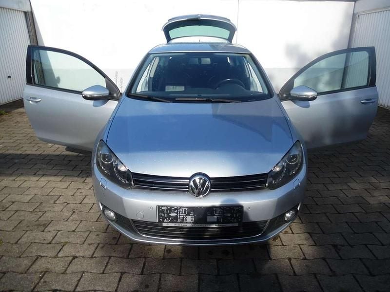 Reflexsilber metallic Gebraucht 2009 VW Golf VI Highline Kleinwagen | 3.950 € (Superpreis) - Bild 1/4