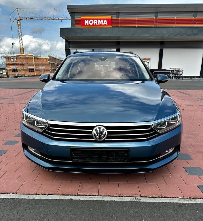 Blau Gebraucht 2018 VW Passat Comfortline Kombi | 15.800 € (Fairer Preis) - Bild 1/4