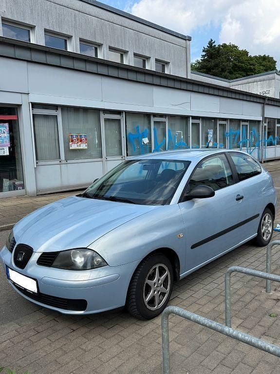 Blau Gebraucht 2004 Seat Ibiza Limousine | 1.200 € (Fairer Preis) - Bild 1/4