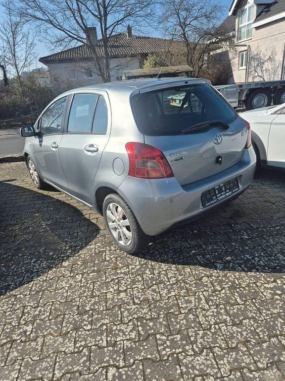 Gebraucht Toyota Yaris Team 87 PS (63 kW) 2008 Silber Kleinwagen