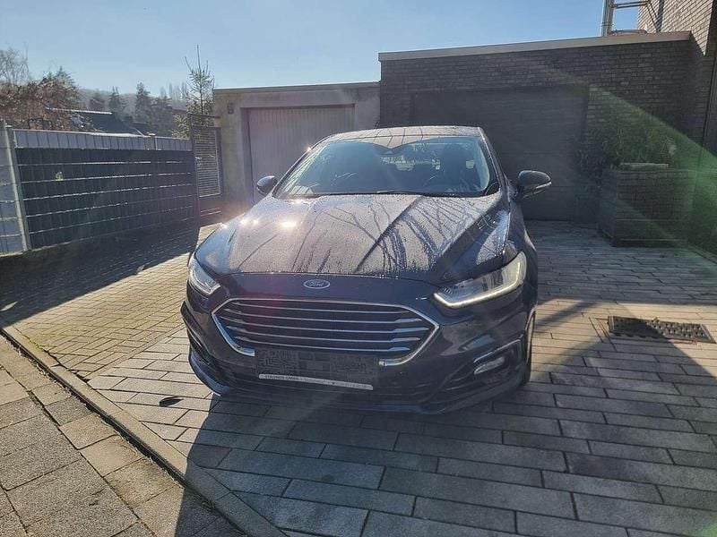 Gebraucht Ford Mondeo Titanium 140 PS (102 kW) 2019 Blazerblau Limousine