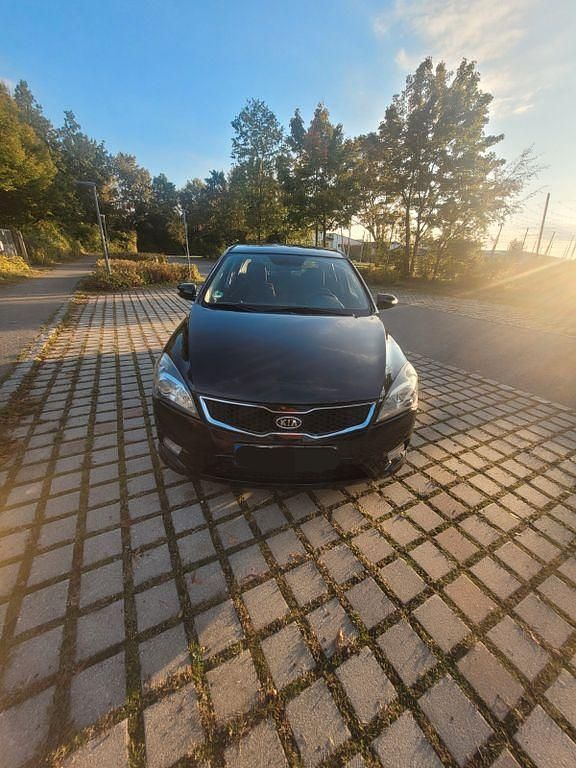 Schwarz Gebraucht 2012 Kia Ceed Edition 7 Limousine | 3.500 € (Fairer Preis) - Bild 1/4