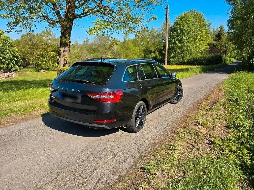 Gebraucht Skoda Superb 200 PS (147 kW) 2021 Schwarz Kombi