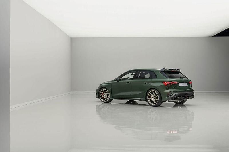 Neu Audi RS3 Competition 400 PS (294 kW) 2026 Grün Limousine