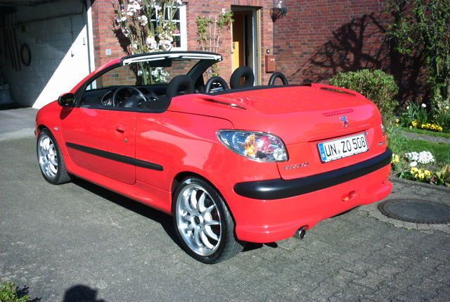 Gebraucht Peugeot 206 CC 109 PS (80 kW) 2002 Rot Cabrio