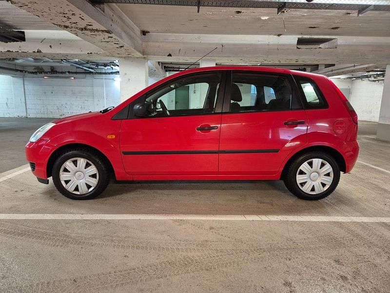 Gebraucht Ford Fiesta 80 PS (58 kW) 2005 Rot Kleinwagen