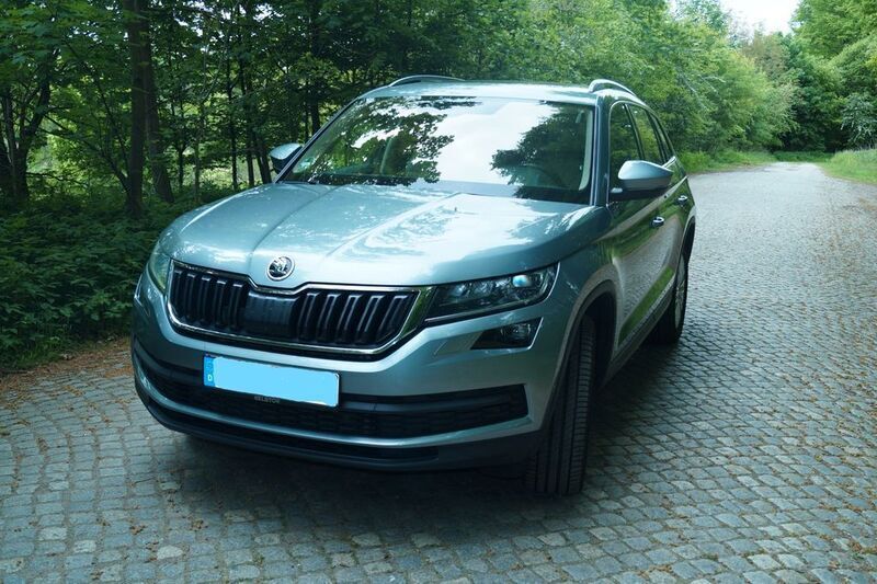 Grau Gebraucht 2018 Skoda Kodiaq Ambition SUV | 23.000 € (Fairer Preis) - Bild 1/4