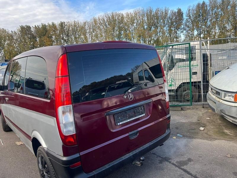 Second-hand Mercedes Vito 109 CP (80 kW) 2004 Roșu Van