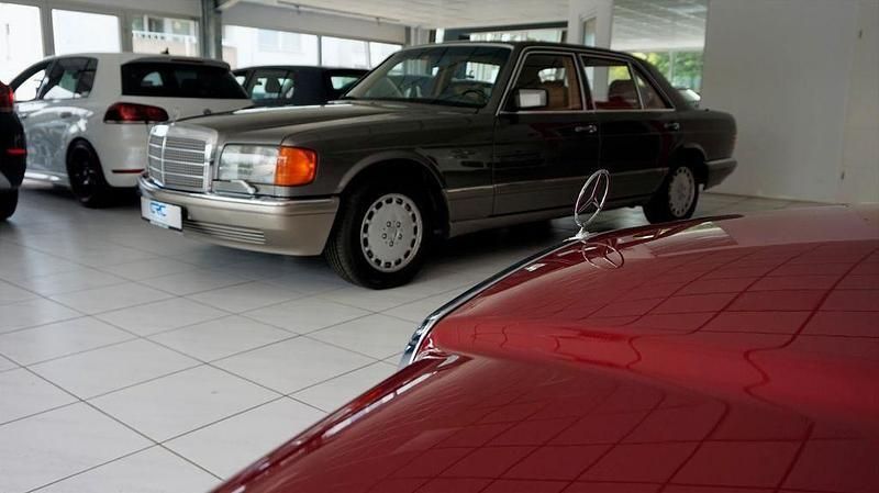 Grau Gebraucht 1990 Mercedes 500 Limousine | 42.990 € - Bild 1/4