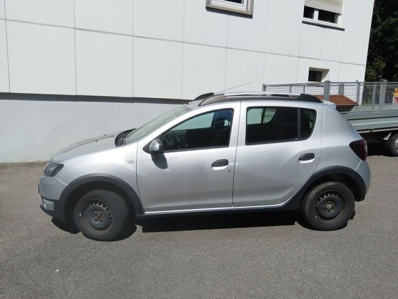 Silber Gebraucht 2014 Dacia Sandero Stepway Ambiance Kleinwagen | 3.900 € (Guter Preis) - Bild 1/2