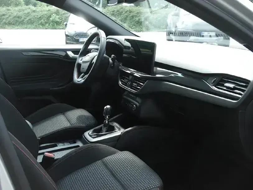 Gebraucht Ford Focus ST-Line X 125 PS (91 kW) 2023 Polarsilber metallic Kombi
