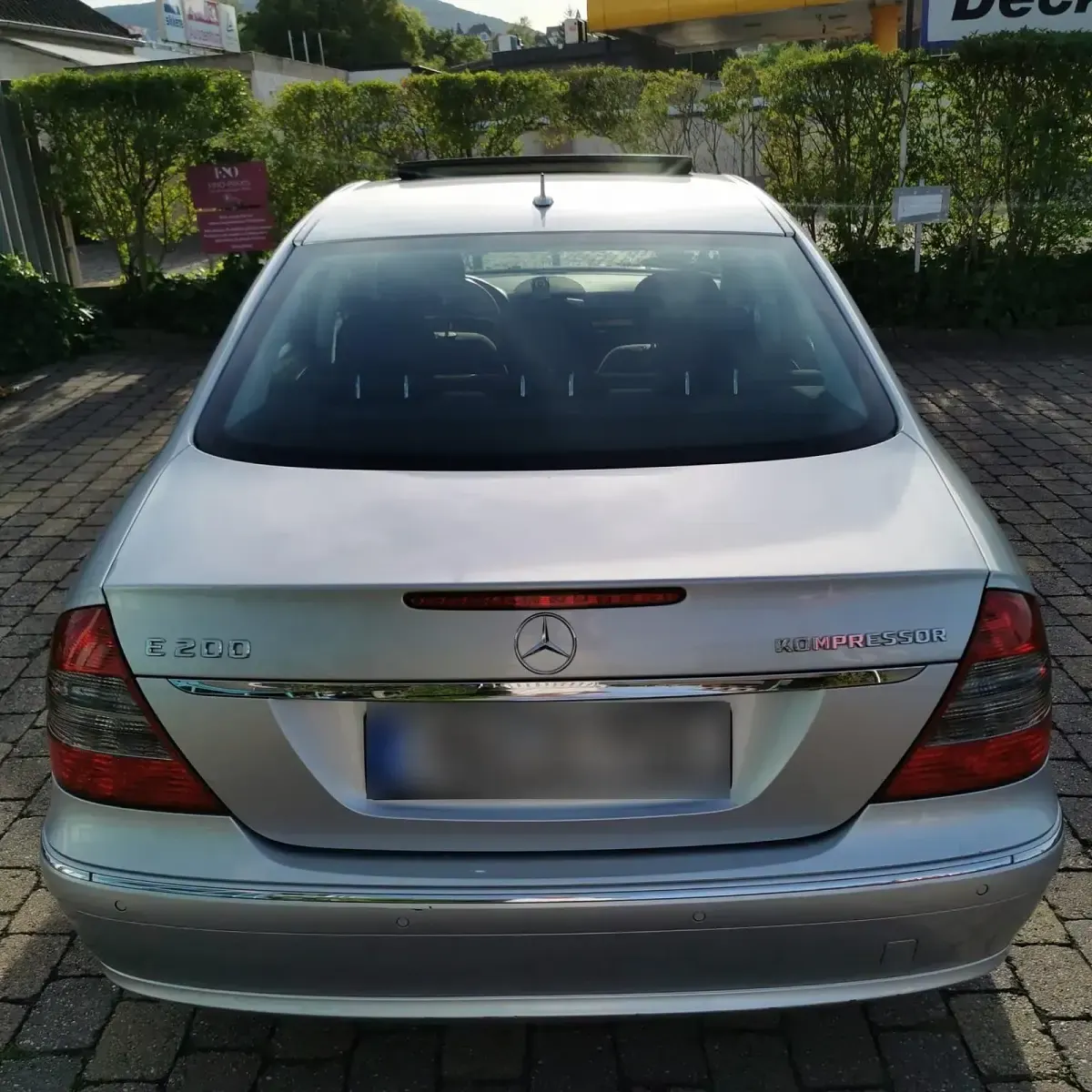 Gebraucht Mercedes E200 Elegance 184 PS (135 kW) 2007 Silber Limousine