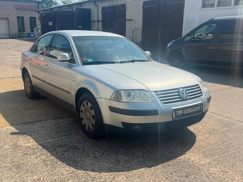 Silber Gebraucht 2003 VW Passat Limousine | 2.500 € (Fairer Preis) - Bild 1/4