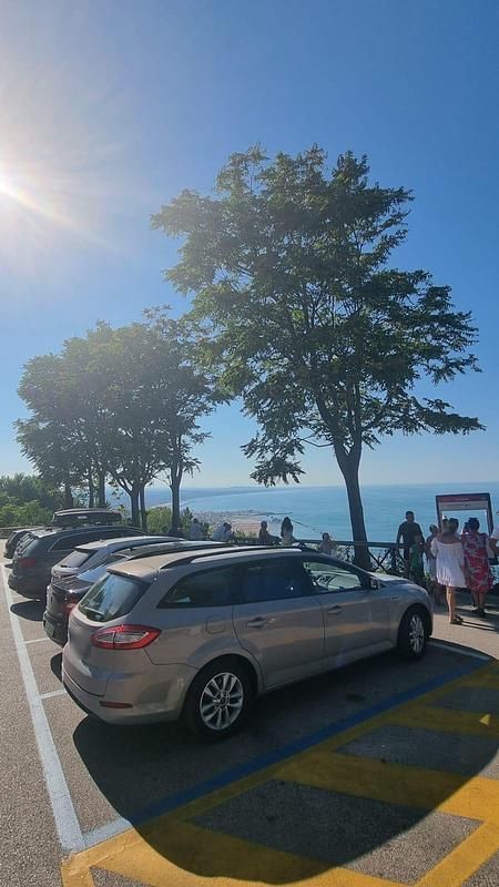 Gebraucht Ford Mondeo 140 PS (102 kW) 2011 Grau Kombi