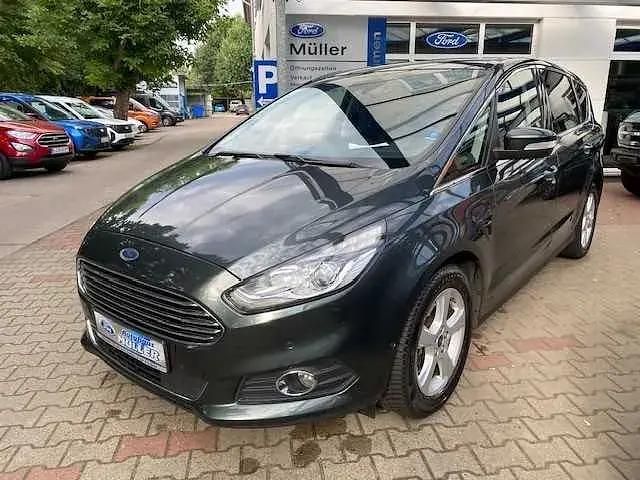 Mambagrünmet. Gebraucht 2017 Ford S-MAX Titanium Van / Kleinbus | 19.850 € (Etwas zu teuer) - Bild 1/4