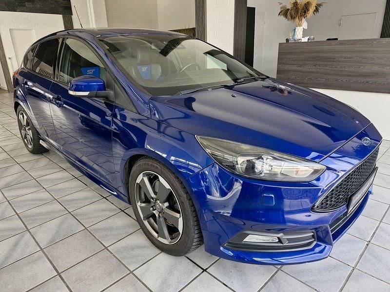 Usado Ford Focus ST 185 CV (136 kW) 2015 Azul Berlina