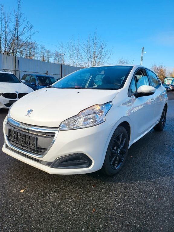 Gebraucht Peugeot 208 Active 102 PS (75 kW) 2020 Weiß Kleinwagen