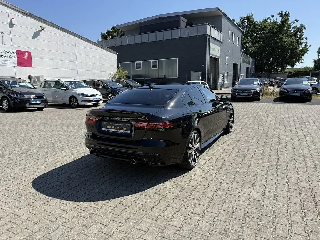 Gebraucht Jaguar XE R-Dynamic 250 PS (183 kW) 2023 Schwarz Limousine