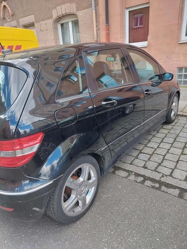 Gebraucht Mercedes B180 109 PS (80 kW) 2006 Schwarz Van / Kleinbus