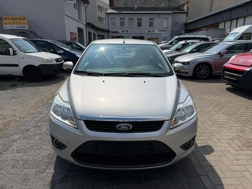 Gebraucht Ford Focus 101 PS (74 kW) 2010 Silber Limousine