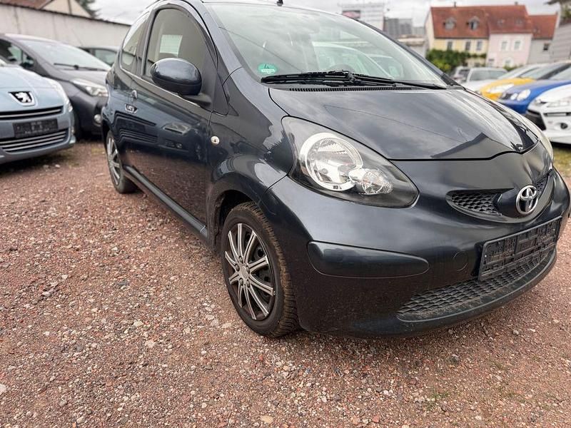 Grau Gebraucht 2007 Toyota Aygo Cool Kleinwagen | 2.299 € (Fairer Preis) - Bild 1/4