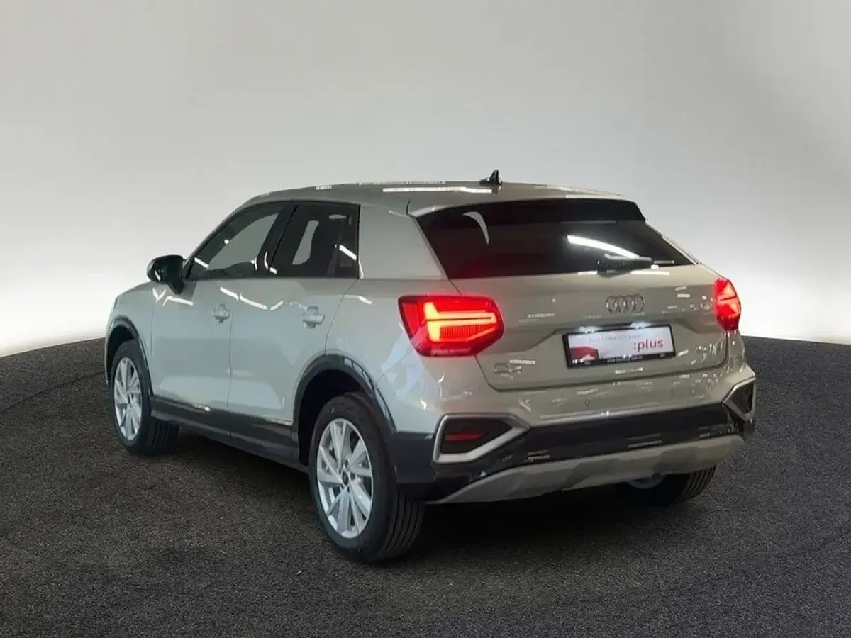 Używany Audi Q2 Advanced 150 KM (110 kW) 2025 Srebrny SUV