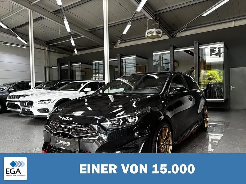 Schwarz metallic Gebraucht 2023 Kia Ceed GT | 27.820 € (Fairer Preis) - Bild 1/4