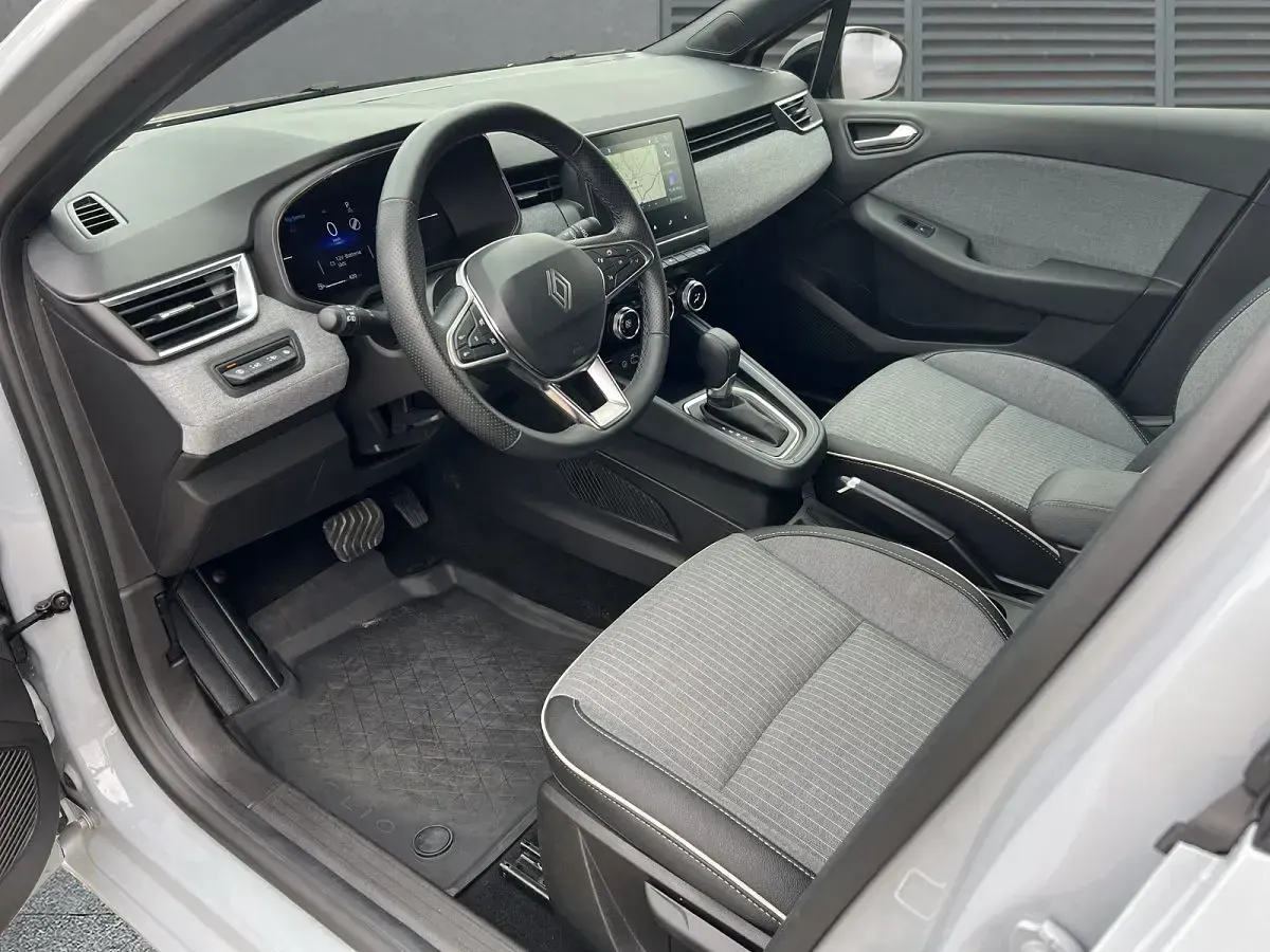 Gebraucht Renault Clio Techno 90 PS (66 kW) 2025 Grau (rafalegrau) Kleinwagen