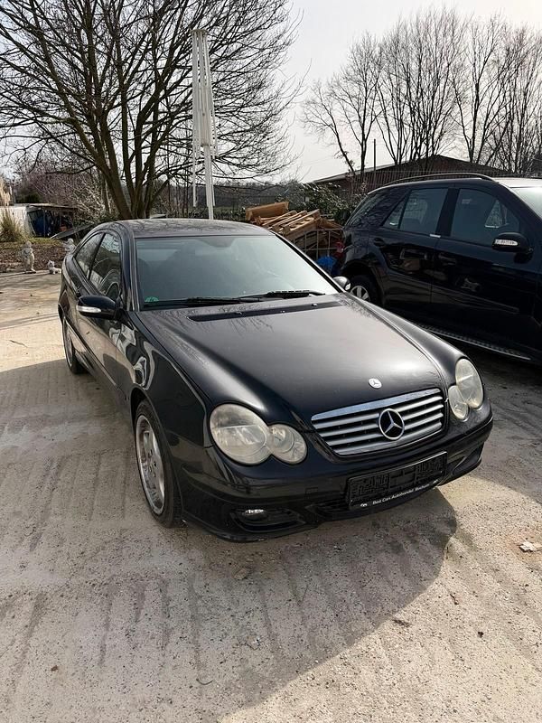 Gebraucht Mercedes C180 143 PS (105 kW) 2004 Schwarz Coupé